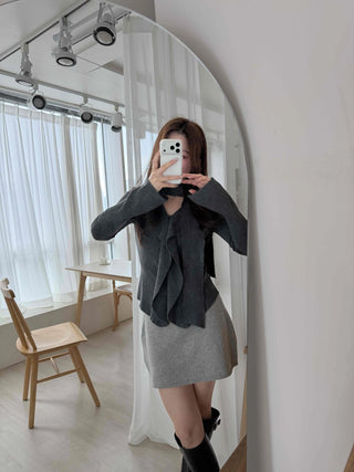 Front Ruffle Tie V-Neck Knit Scarf Set