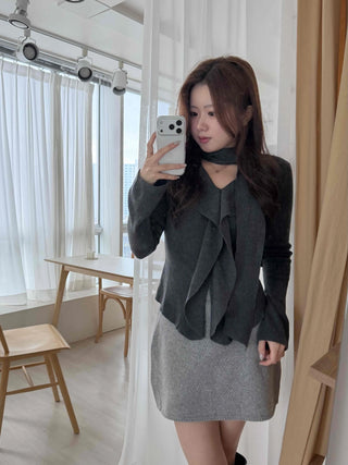 Front Ruffle Tie V-Neck Knit Scarf Set