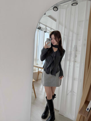 Front Ruffle Tie V-Neck Knit Scarf Set