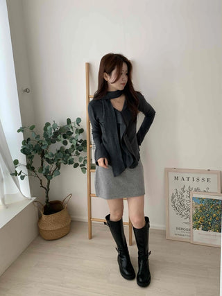Front Ruffle Tie V-Neck Knit Scarf Set