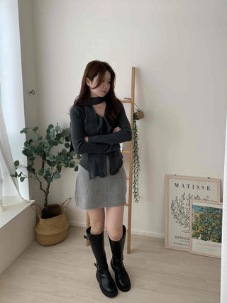 Front Ruffle Tie V-Neck Knit Scarf Set