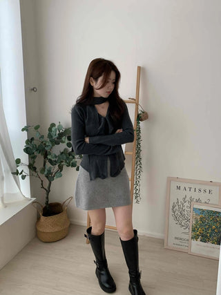 Front Ruffle Tie V-Neck Knit Scarf Set