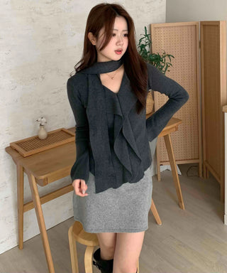 Front Ruffle Tie V-Neck Knit Scarf Set