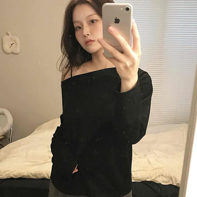 Delicate Fit Off-Shoulder Slim Fit Long Sleeve T-shirt