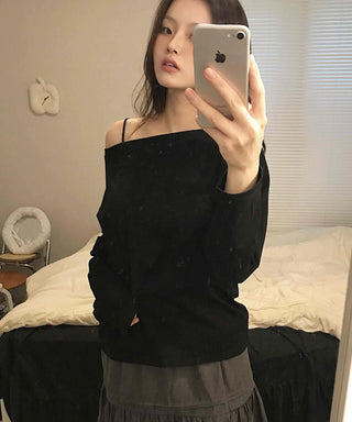 Delicate Fit Off-Shoulder Slim Fit Long Sleeve T-shirt