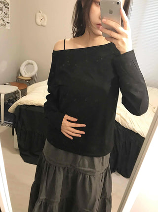 Delicate Fit Off-Shoulder Slim Fit Long Sleeve T-shirt