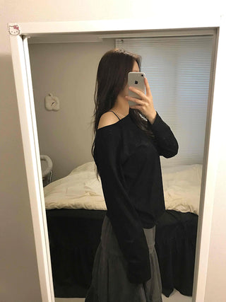 Delicate Fit Off-Shoulder Slim Fit Long Sleeve T-shirt