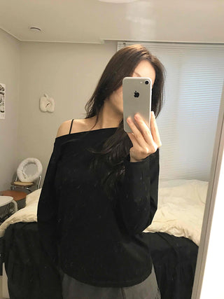 Delicate Fit Off-Shoulder Slim Fit Long Sleeve T-shirt