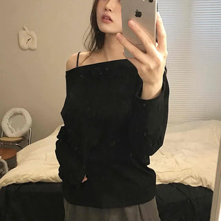 Delicate Fit Off-Shoulder Slim Fit Long Sleeve T-shirt