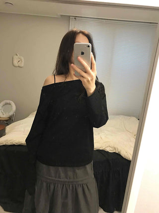 Delicate Fit Off-Shoulder Slim Fit Long Sleeve T-shirt
