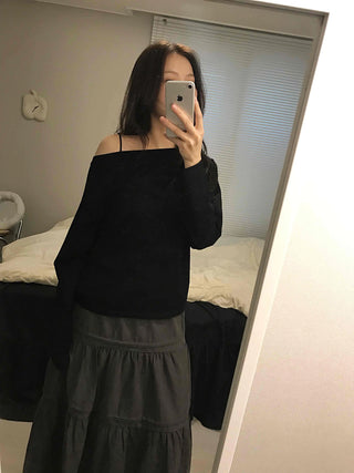 Delicate Fit Off-Shoulder Slim Fit Long Sleeve T-shirt