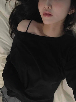 Delicate Fit Off-Shoulder Slim Fit Long Sleeve T-shirt