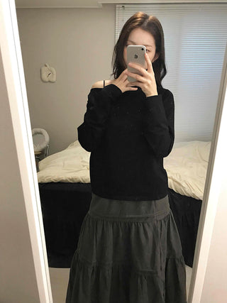 Delicate Fit Off-Shoulder Slim Fit Long Sleeve T-shirt