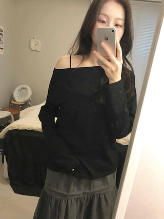 Delicate Fit Off-Shoulder Slim Fit Long Sleeve T-shirt
