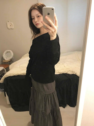 Delicate Fit Off-Shoulder Slim Fit Long Sleeve T-shirt