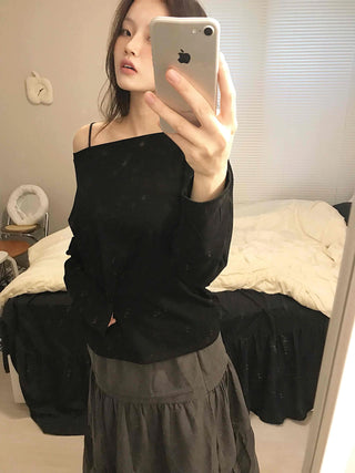 Delicate Fit Off-Shoulder Slim Fit Long Sleeve T-shirt