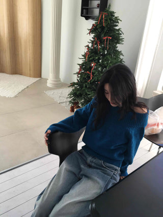 Slim Off-Shoulder Ribbed Knit