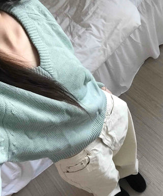 Soft Cable V-Neck Drop Shoulder Crop Knit