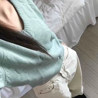 Soft Cable V-Neck Drop Shoulder Crop Knit