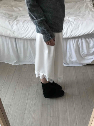 Silky Flower Lace Point Loose Fit Midi Skirt