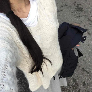 Relaxed Cable Round Neck Loose Fit Knit