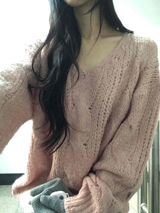 Delicate Fit Puff Cable Knit V-Neck Knit