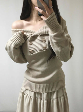 Off-shoulder Wide Collar Folding Knit