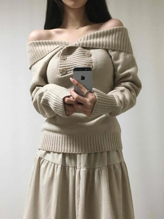 Off-shoulder Wide Collar Folding Knit