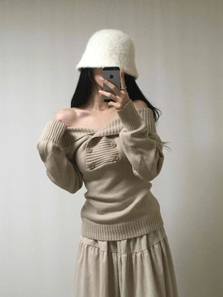 Off-shoulder Wide Collar Folding Knit