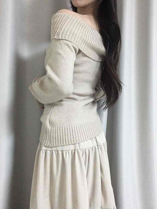 Off-shoulder Wide Collar Folding Knit