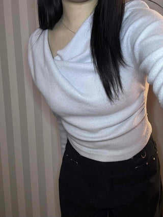Antique Off-Shoulder Shirred Knit Long Sleeve T-shirt