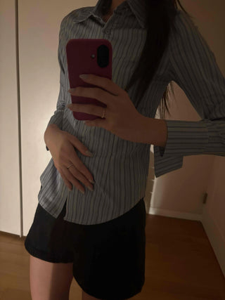 Classic semi-wide striped basic shirt