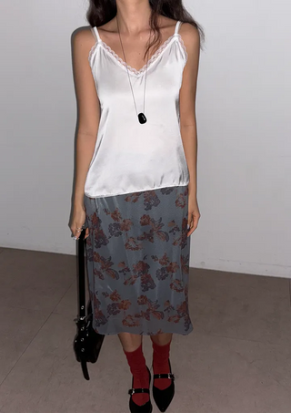 Milk Satin Silk Lingerie Lace Strappy Sleeveless Made-in-Korea Layered Sleeveless  Silky All-Season Sleeveless V-Neck Blouse