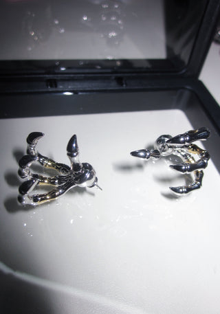 Dragon claw design earrings