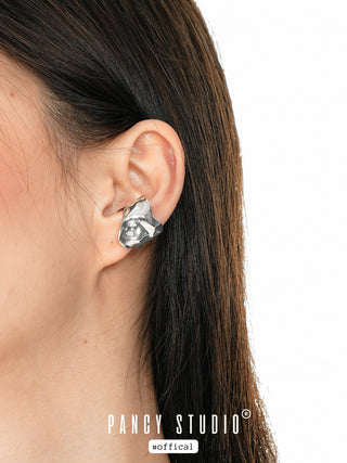 Wrinkled texture liquid metal ear clip