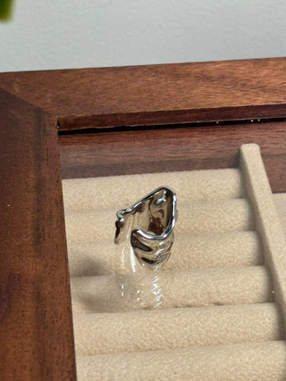 Wrinkled texture liquid metal ear clip