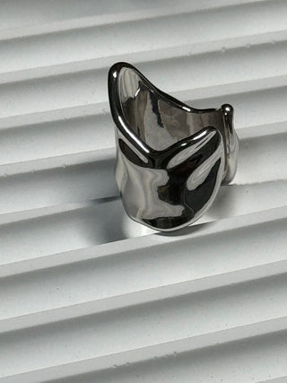 Wrinkled texture liquid metal ear clip