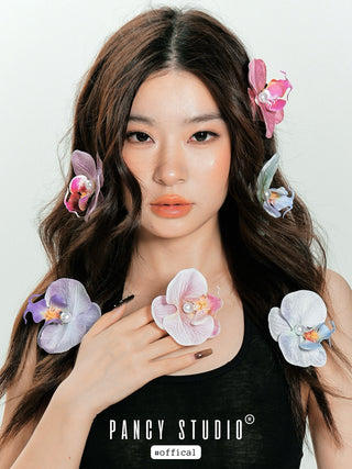 Vivid and free Floral Hairpin