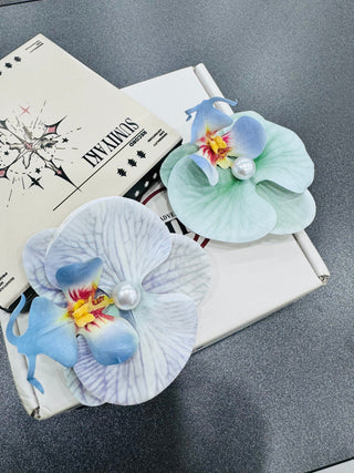 Vivid and free Floral Hairpin