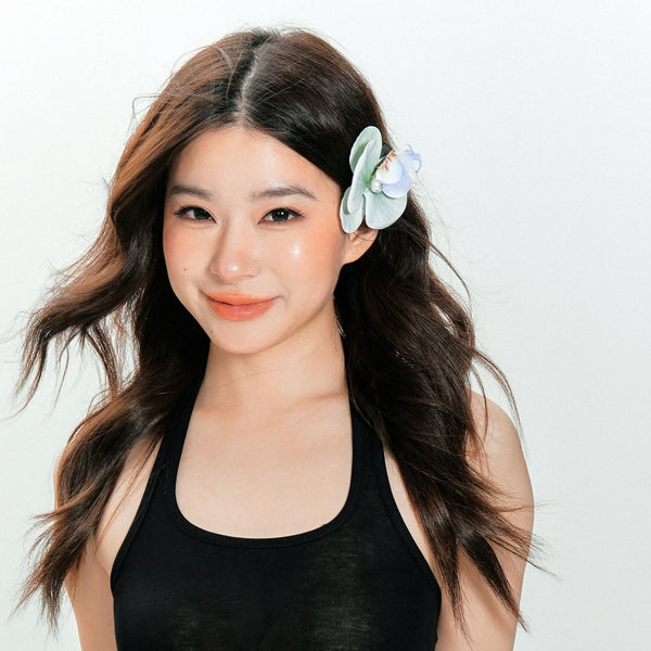 Vivid and free Floral Hairpin