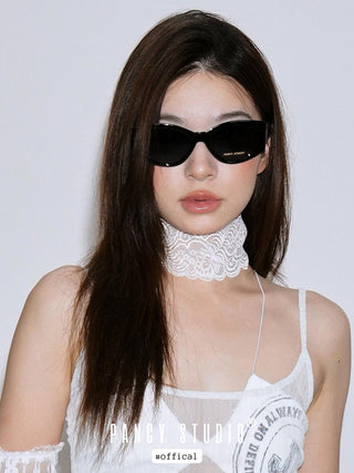 Lace floral magnetic strap choker