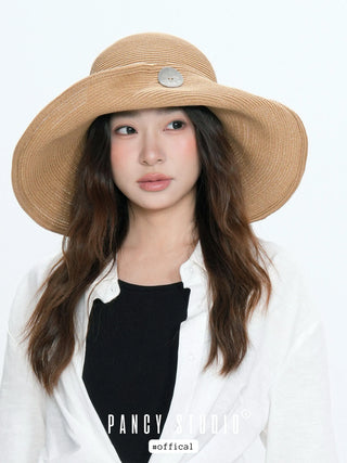 button straw hat