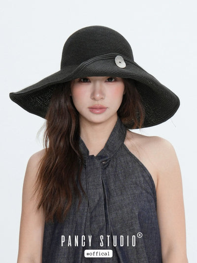 button straw hat