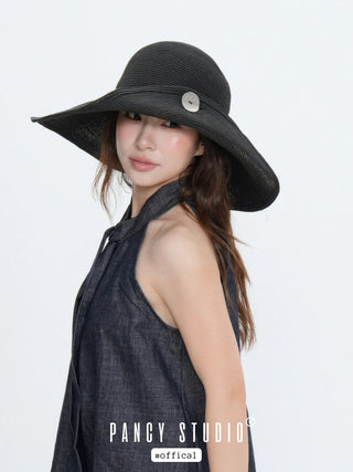 button straw hat