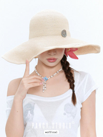 button straw hat