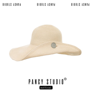 button straw hat