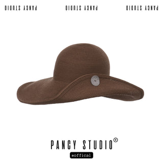 button straw hat