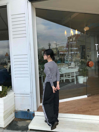 Minimalist button-punched striped T-shirt