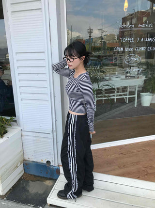 Minimalist button-punched striped T-shirt