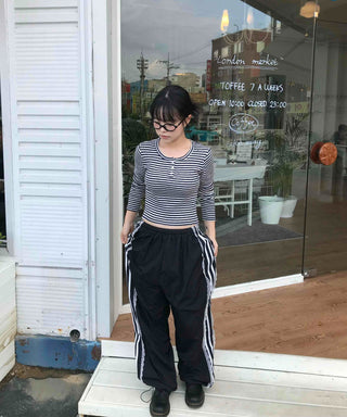 Minimalist button-punched striped T-shirt
